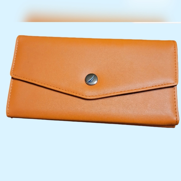NWT Nautica Orange Wallet With Navy Fabric Interior And Silver Nautica Emblem - Picture 2 of 9